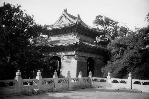 北京老照片：二十年代末的北平 繁华的西四牌楼